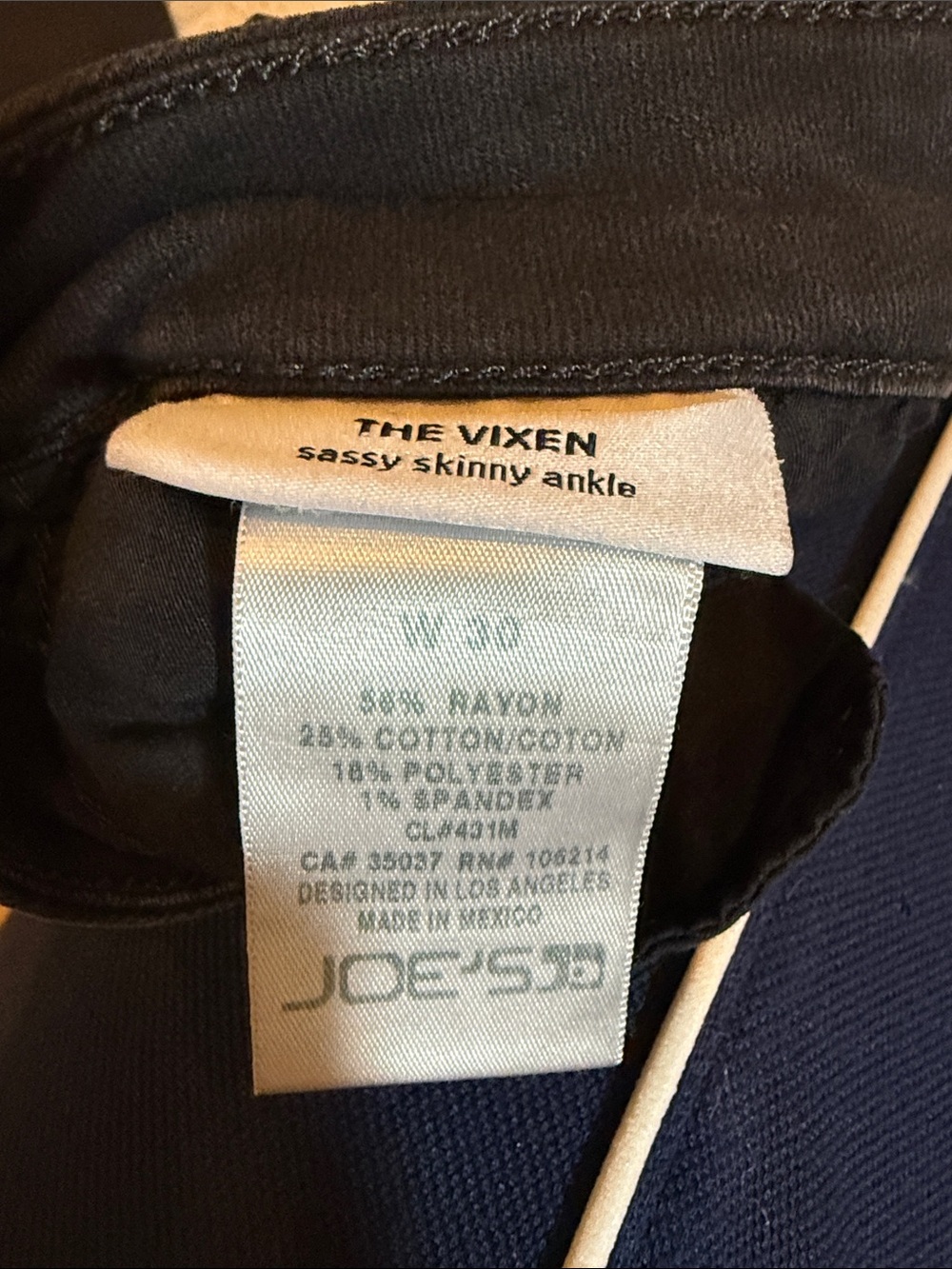 Joe's Jeans The Vixen Sassy Skinny Ankle Pants in black 30